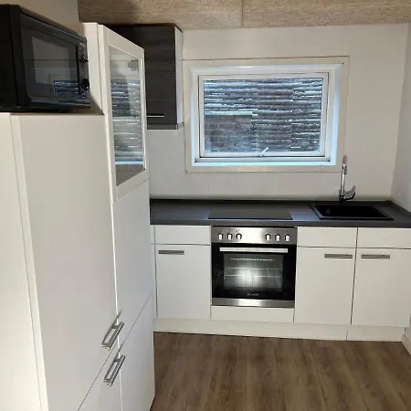 The Italian House 4 *