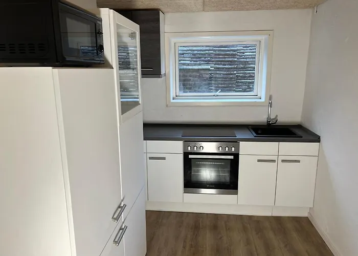 The Italian House 4 *